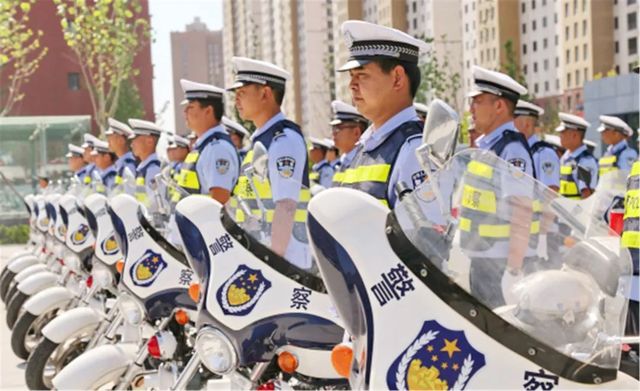 乾港慰問(wèn)一線干警 乾港慰問(wèn)一線干警